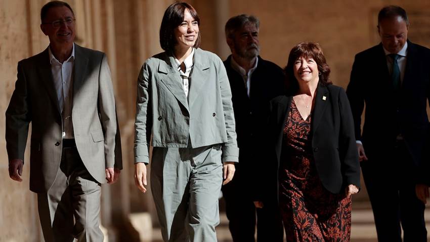 La presidenta de la AVL denuncia el “momento crítico” que sufre el valenciano y pide a Mazón respeto y que la deje trabajar