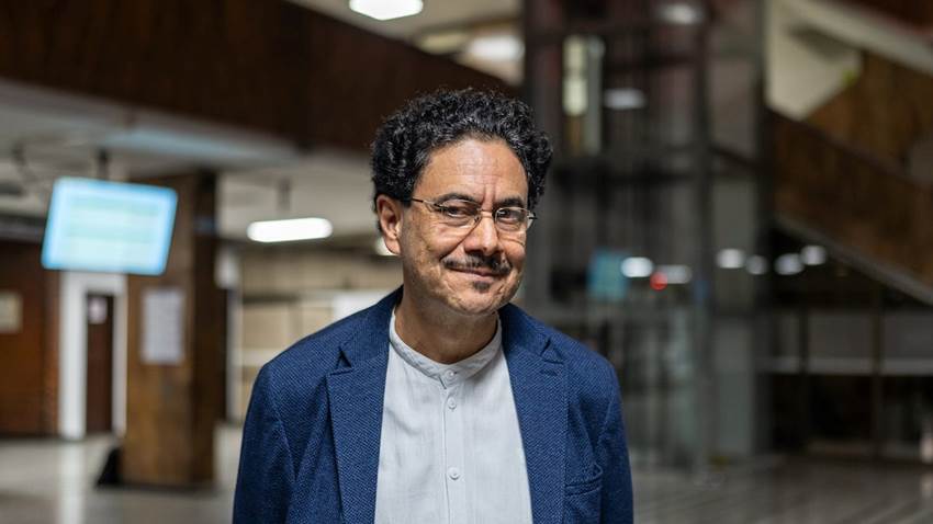 El senador Iván Cepeda se lanza como precandidato presidencial de la izquierda