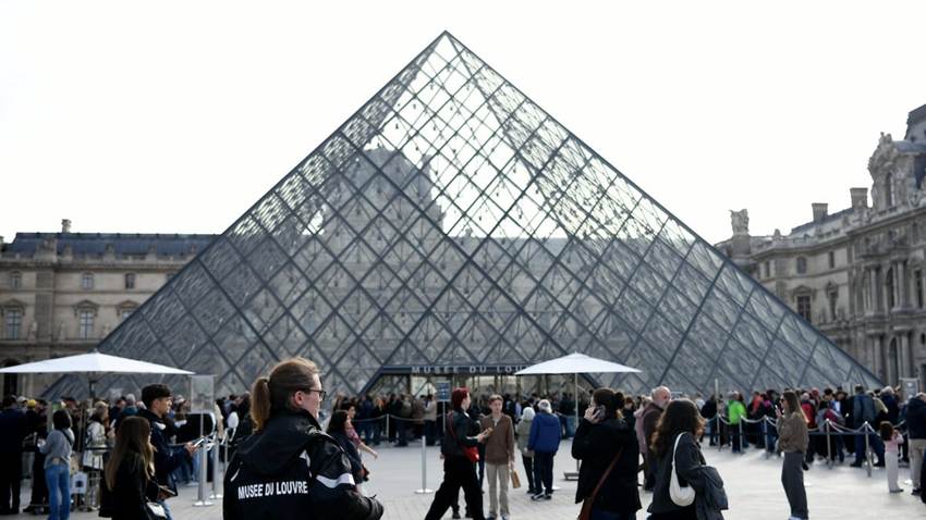 Detienen a cinco nuevos sospechosos por el histórico robo del Museo del Louvre