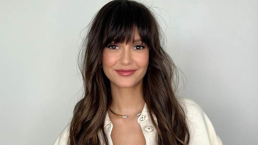 Nina Dobrev confirma que ‘Espresso’ es el tono de cabello perfecto para el verano