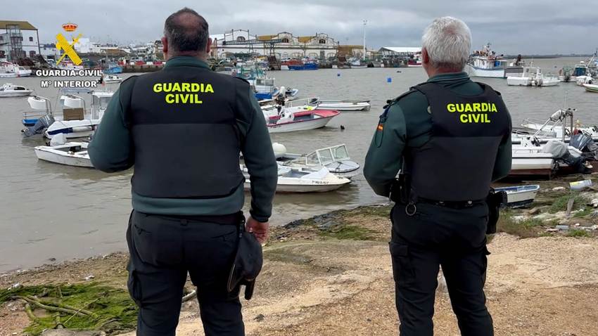 Bidones ocultos en garajes para abastecer narcolanchas. Detenidas 44 personas de una trama que daba apoyo logístico al narcotráfico