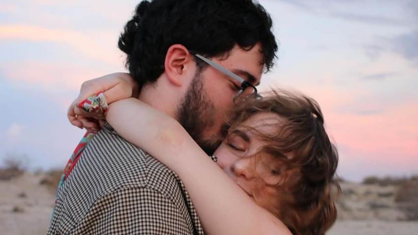 Más enamorados que nunca, Cristian Muñiz y su novia protagonizan un hermoso posado