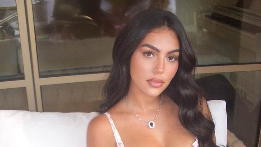 Georgina Rodríguez se convierte en la 'muñeca' de sus hijas en una adorable tarde de juegos
