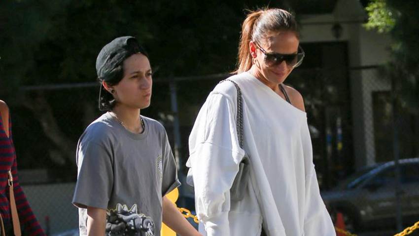Jennifer Lopez y Emme disfrutan de un día de compras parisinas