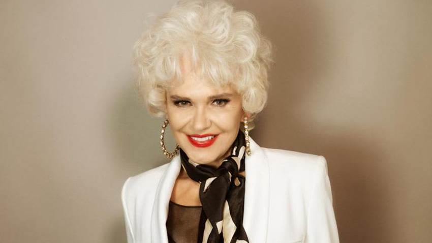 Charytín nos contagia de optimismo con los detalles de su libro ‘El tiempo pasa… ¡pero yo no!’