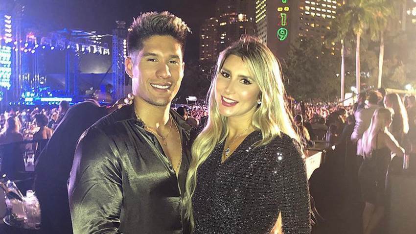 Natasha, esposa de Chyno, comparte su emoción al verlo de pie en Premios Juventud con Nacho