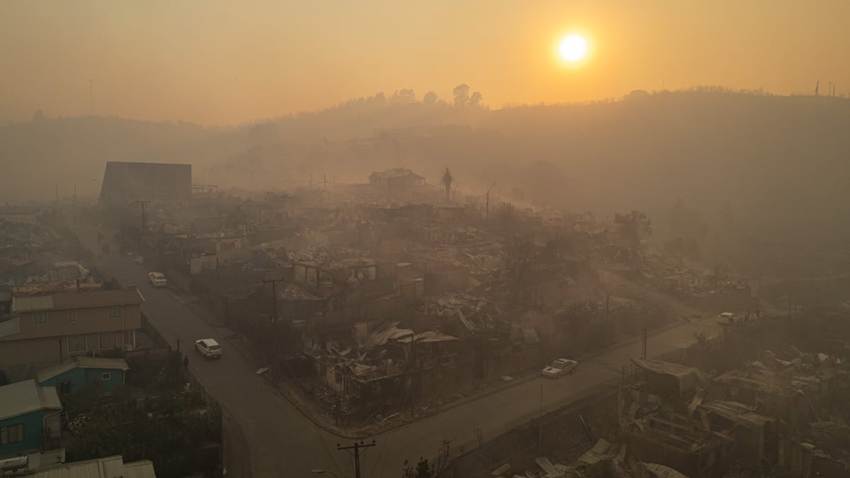 El megaincendio de Chile deja al menos 19 muertos, 1.500 damnificados y un millar de casas afectadas