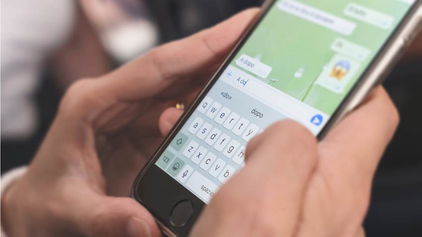 El 'Escribiendo…' de WhatsApp se puede ocultar con un truco en todos los celulares