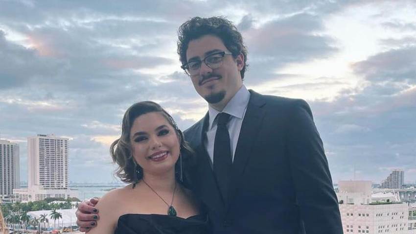 Cristian Muñiz, rumbo a su graduación, lleva su arte a Parsons