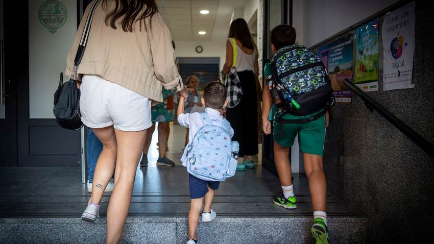 Más de 5.000 alumnos de Extremadura se quedan sin clases por falta de transporte escolar
