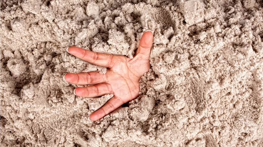 ¿Te puedes ahogar en arenas movedizas? La ciencia explica qué pasaría
