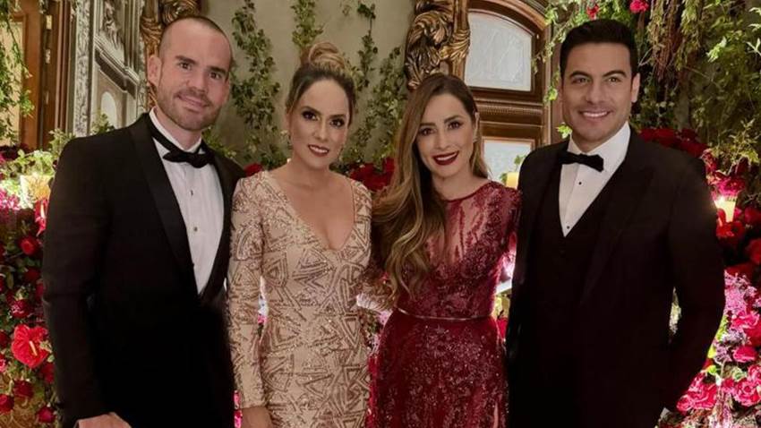 Con una romántica gala, Carlos Rivera celebra los 40 años de su esposa Cynthia Rodríguez