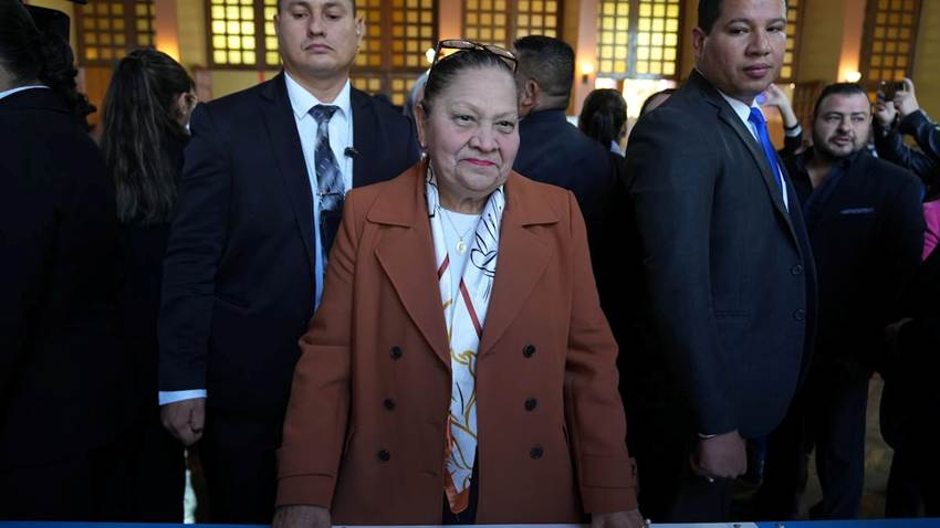 La fiscal de Guatemala pierde su batalla por la inmunidad, mientras recibe denuncias de la ONU por adopciones ilegales