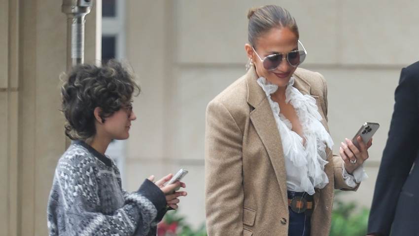 Jennifer Lopez y su hija Emme se alistan para Halloween con una salida en Beverly Hills