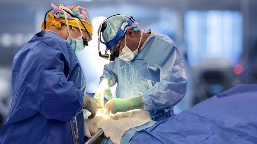 Doctor Juan Del Rio Martin con su equipo quirúrgico da esperanza a tres pacientes puertorriqueños