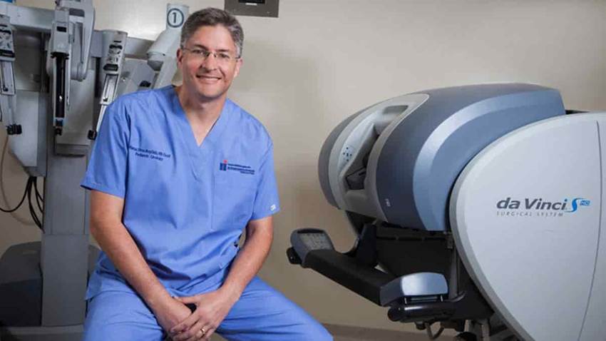 Dr. Marcos Pérez Brayfield, único urólogo pediátrico que realiza cirugía robótica en Puerto Rico
