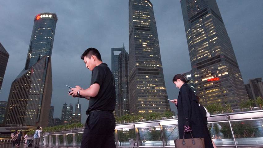 China abre la vía judicial para castigar a los creadores de un ‘chatbot’ por contenido sexual generado por IA