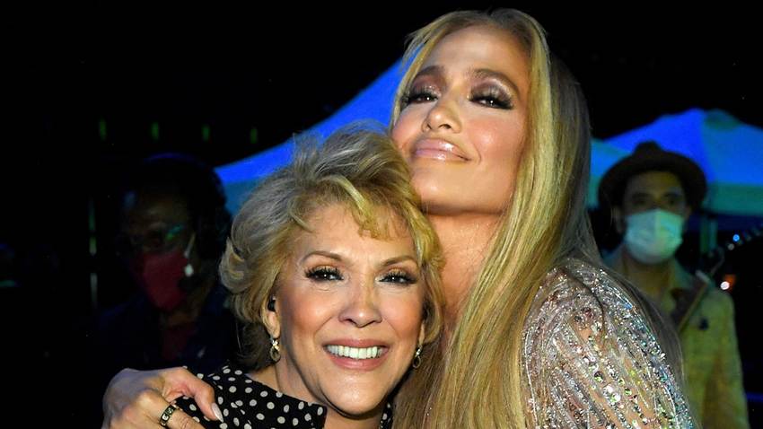 Jennifer Lopez recibe la visita de su mamá en los ensayos de su nueva residencia en Las Vegas