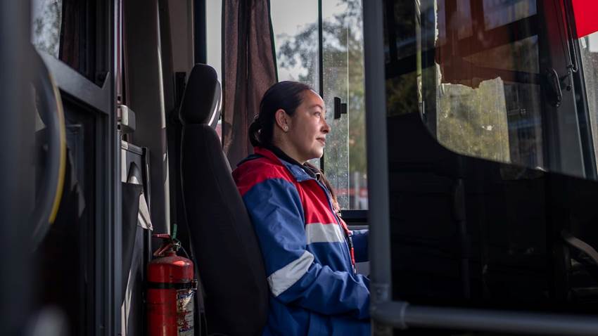 Las mujeres al volante de la mayor flota eléctrica de buses de América