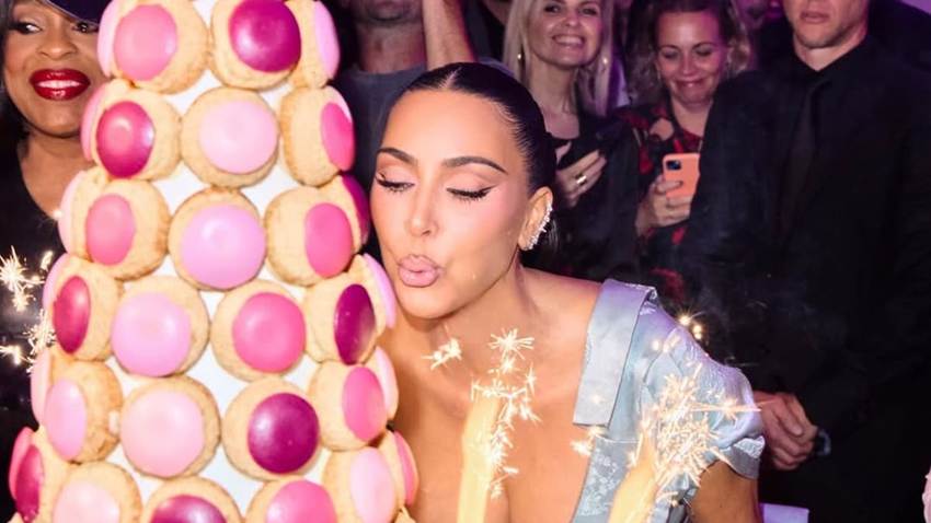 Kim Kardashian celebra a lo grande su cumpleaños 45 en París