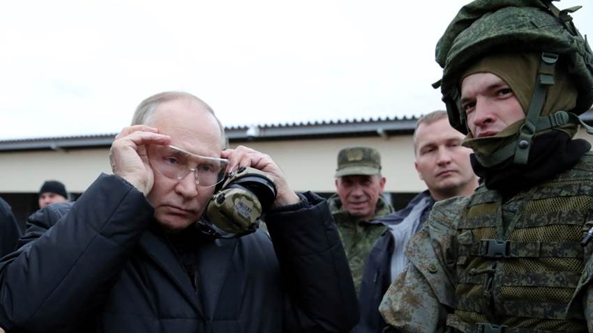 En vivo
Putin dispara un rifle durante una inspección a un campo de tiro