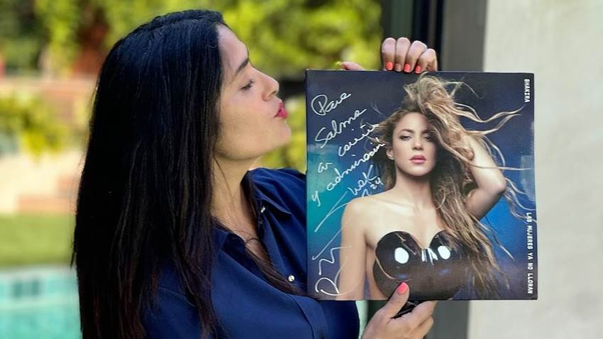 Salma Hayek presume orgullosa el especial regalo que le hizo Shakira