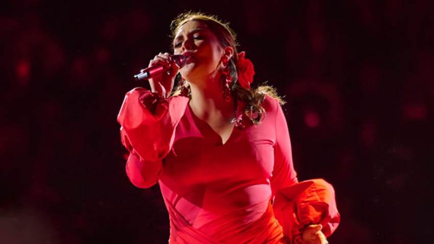 Yuridia celebra el lanzamiento de su primer álbum en vivo de toda su carrera, 'Monumental'