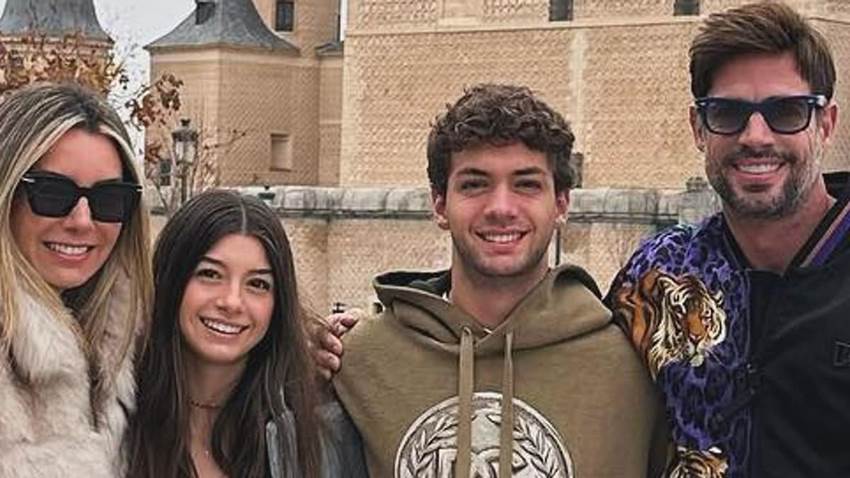 Christopher Levy presume a su nueva y hermosa novia con una romántica foto