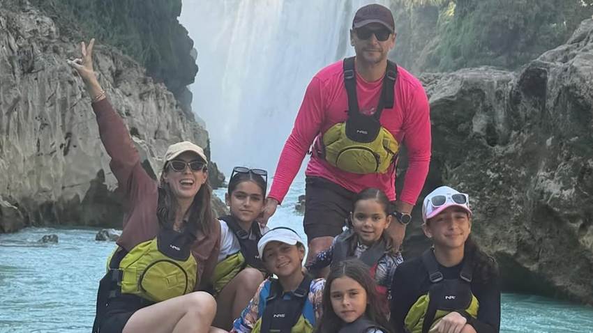 Jacky Bracamontes disfruta con su familia de las maravillas de la Husteca Potosina