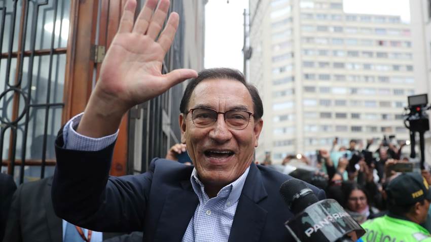El expresidente peruano Martín Vizcarra es trasladado a una prisión de reos comunes
