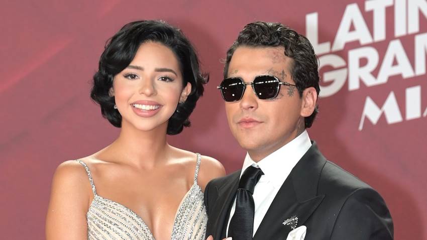Christian Nodal aprende a montar a caballo con Ángela Aguilar como su gran maestra
