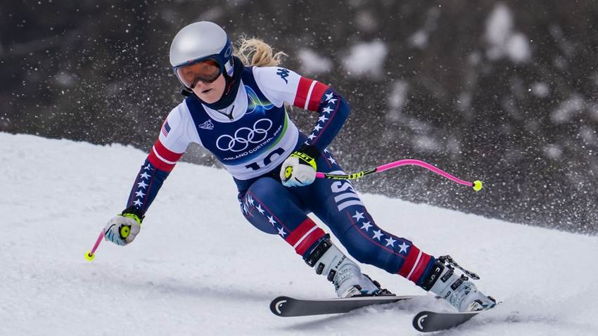 Lindsey Vonn, leyenda del esquí olímpico, sufre una fractura de pierna tras aparatoso accidente