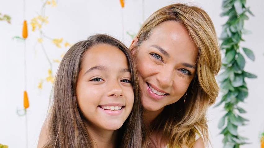 Adamari López pone un alto a las críticas y la polémica por la foto de su hija Alaïa en tacones