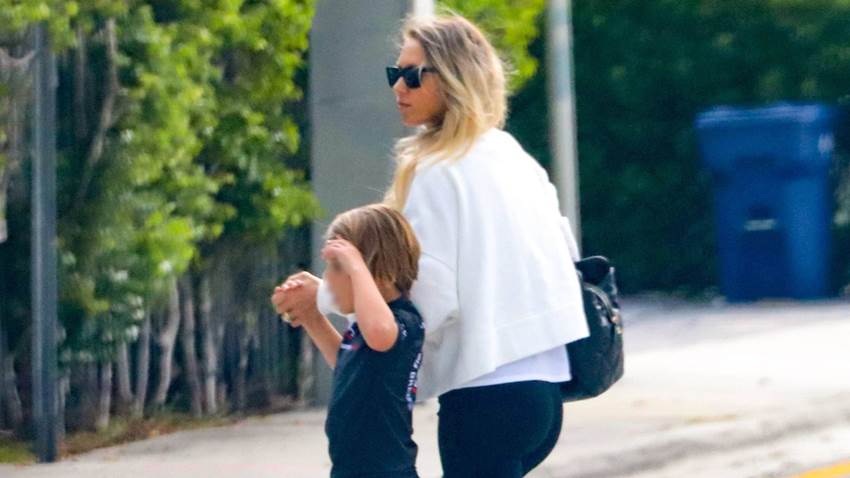 Anna Kournikova, inseparable de su hijo Nicholas mientras vive su nuevo embarazo