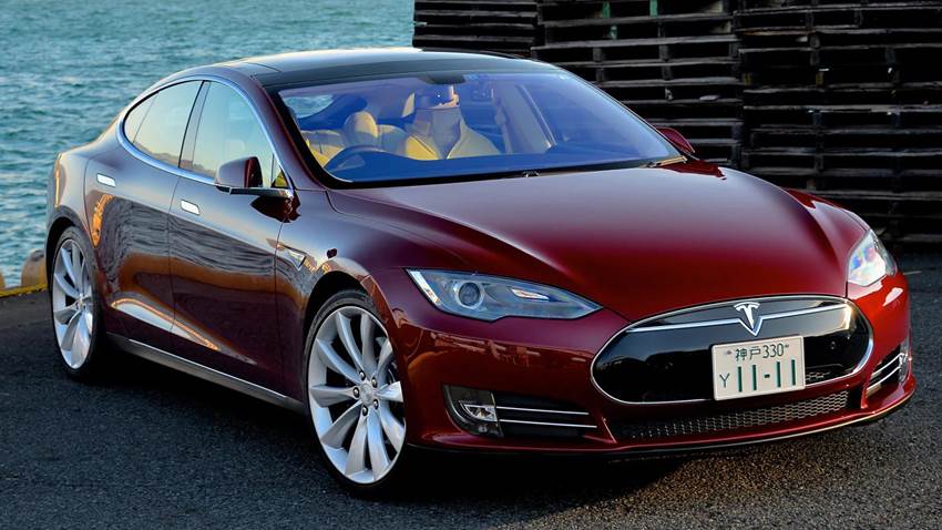 Agencia reguladora abre investigación de posibles fallas en carros Tesla