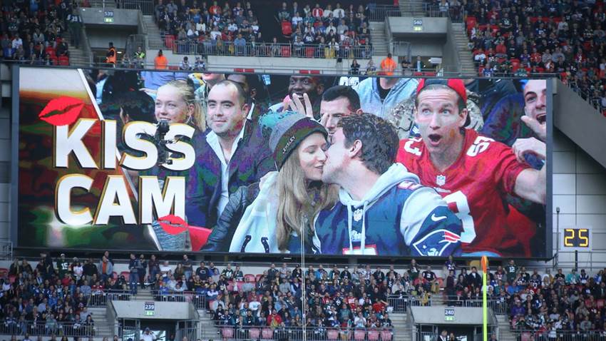 Vivir con miedo a ser grabados: cómo el ‘Coldplaygate’ confirmó que todos podemos ser un meme en cualquier momento