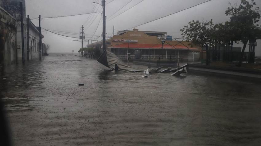 Huracán Fiona avanza por Puerto Rico con apagón, lluvias e inundaciones hacia República Dominicana