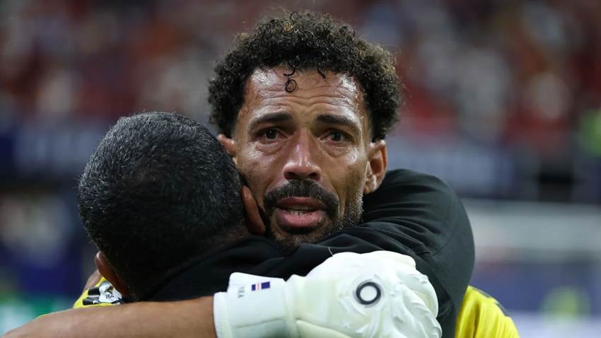 De desconocido a héroe nacional: 'Vozinha', portero de Cabo Verde, ya podrá abrazar a su mamá en el Mundial