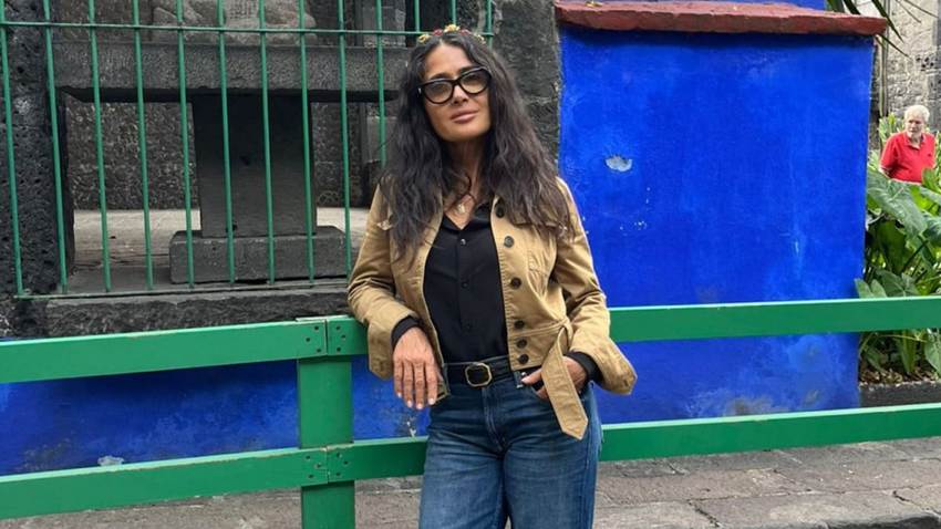 Salma Hayek se despide de México con un emotivo: '¡Viva México!'
