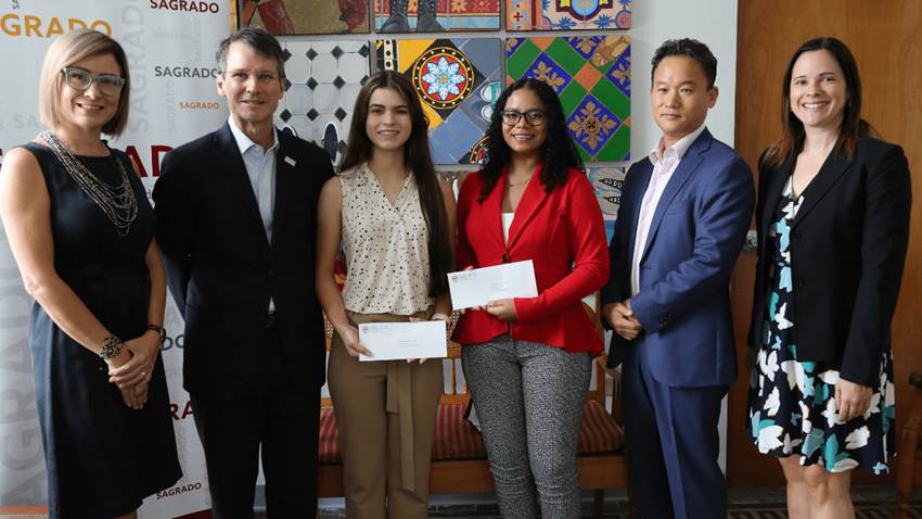 Estudiantes destacadas de la Universidad del Sagrado Corazón reciben becas financiadas por AbbVie