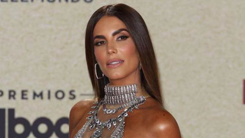 En medio de rumores de ruptura, Gaby Espino disfruta del mar Caribe