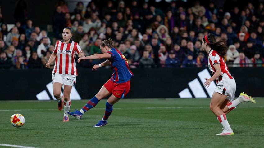 El Barcelona no sufre ni con diez jugadoras y el sábado peleará ante el Madrid por la Supercopa