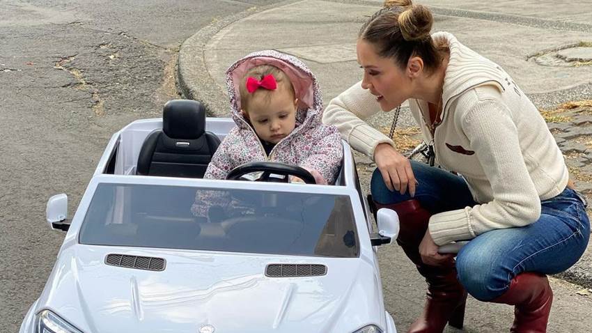 ¡A toda velocidad! Tienes que ver el mini auto de lujo de la hija de Marlene Favela