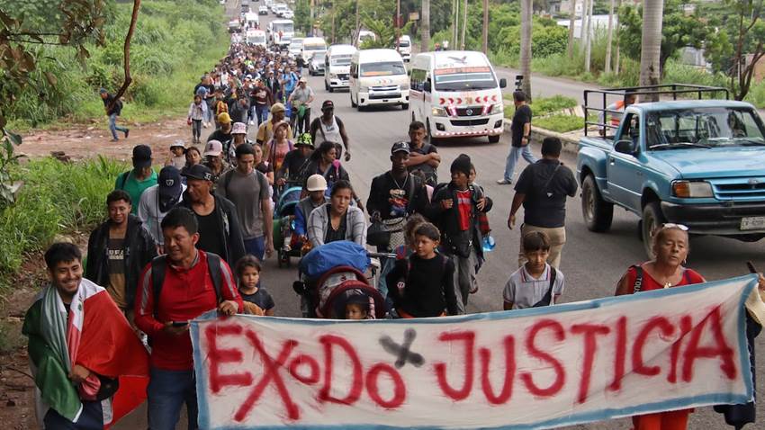 Caravana de 300 migrantes se dirige al norte de México