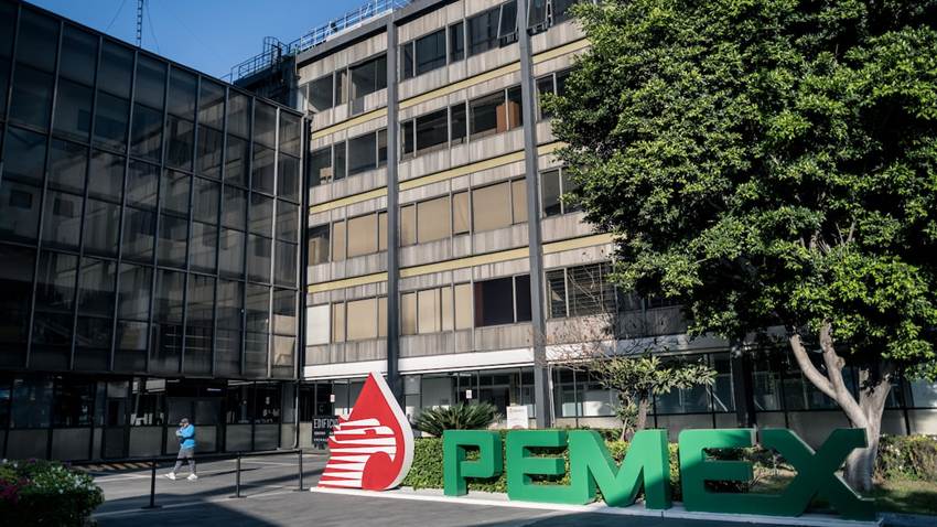 México coloca 12.000 millones de dólares en bonos para ayudar a Pemex