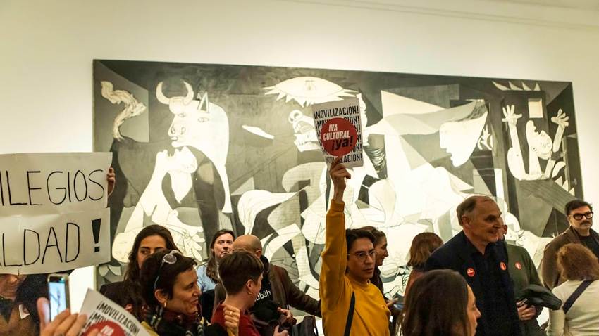 Artistas y galeristas españoles reclaman la reducción del IVA Cultural con un “encierro” en distintos museos