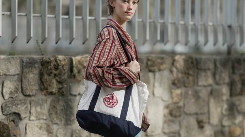 Cómo la bolsa de la compra de Trader Joe’s se convirtió en un símbolo de estatus en todo el mundo