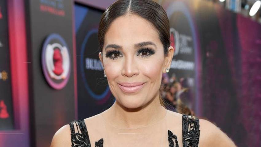 Sensible como madre, Karla Martínez se conmueve hasta las lágrimas al hablar de los niños migrantes