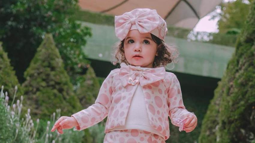 Kima, la bebé de Kim Loaiza y Juan De Dios Pantoja debuta en el escenario junto a sus papás