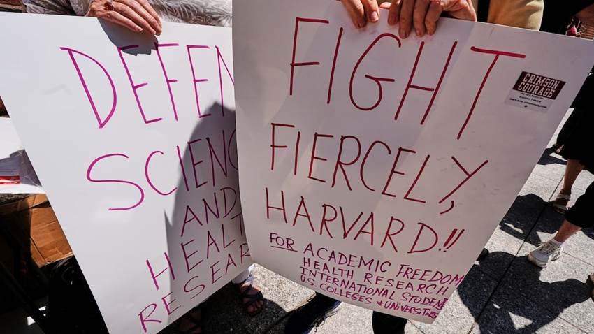 Harvard gana una batalla judicial clave en su lucha contra las presiones de Trump